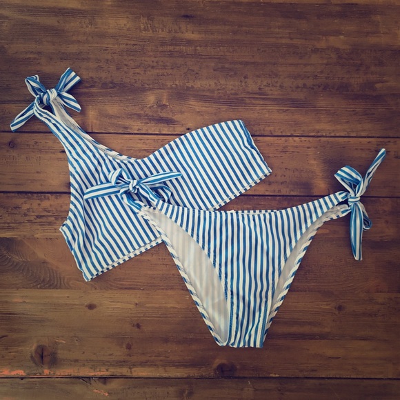 Size Large Boutique Swimsuit - Picture 1 of 1